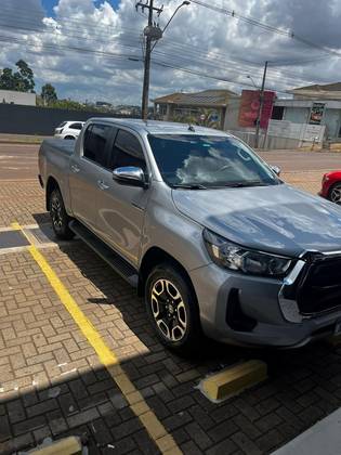 TOYOTA HILUX 2.8 D-4D TURBO DIESEL CD SRV 4X4 AUTOMÁTICO